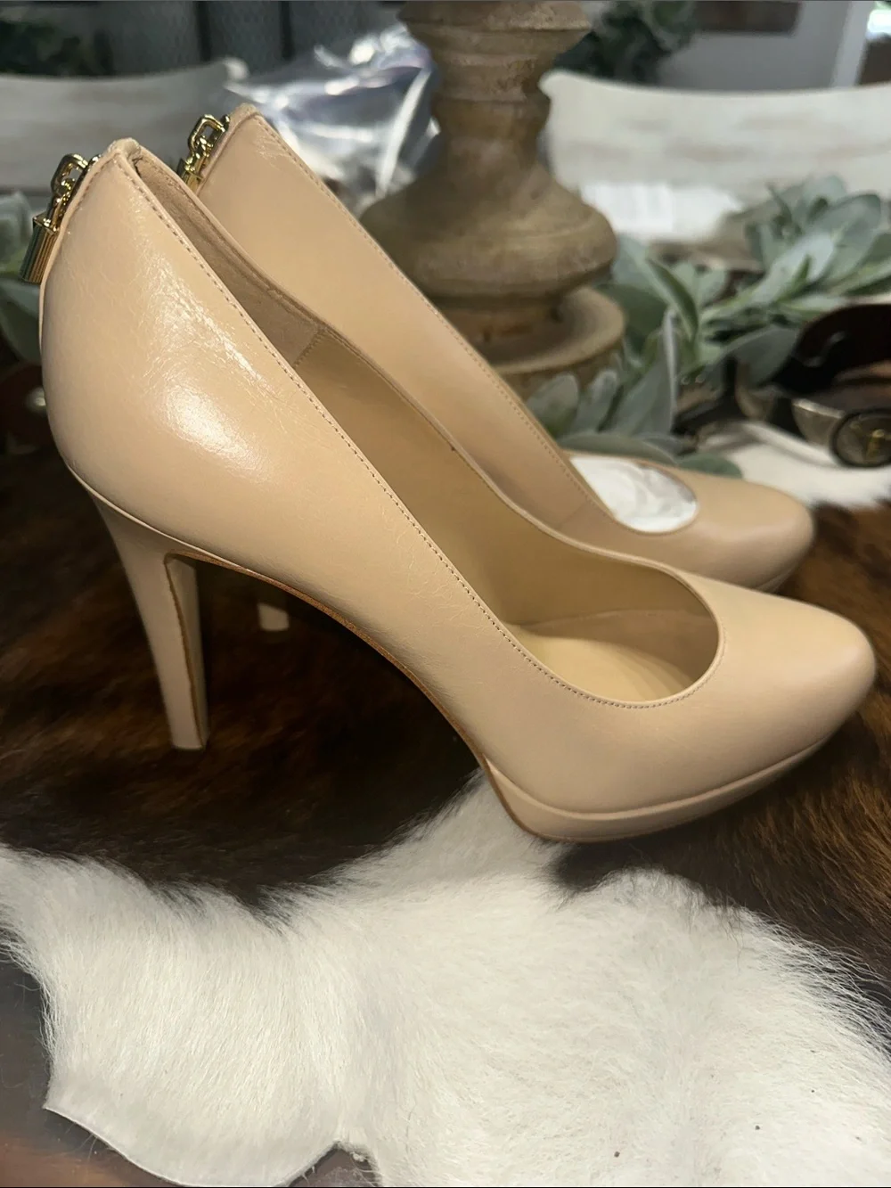 NWOT Michael Kors Nude/Tan Leather Pointed-Toe Pumps